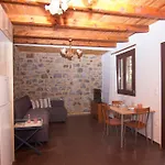 Belles Maisons - Nektarios Feriehus